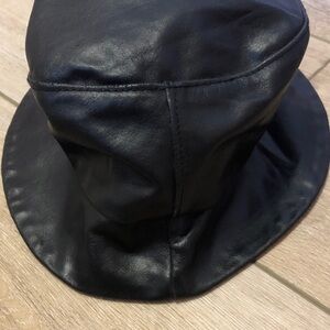 Wilsons Leather Black Leather vintage Bucket Hat - Men's Accessory size Med
